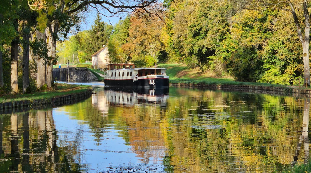 canal_cruising